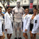 Illustration for article titled emPrometheus/em cosplay! Behold the Engineer’s milky white abs in the flesh!